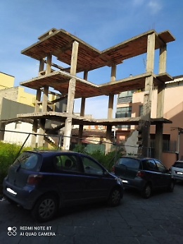 Misterbianco (Ct): struttura fatiscente al largo padre Cannone