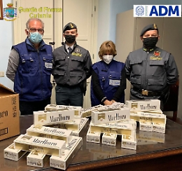 Catania, Gdf e Agenzia Dogane sequestrano in porto 72 kg di sigarette