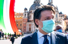 Governo, post di Conte su dimissioni: la sua pagina Fb invasa da like