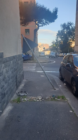 Catania: palo pericoloso in Corso dei Mille