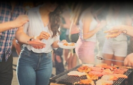 Siracusa, grigliata sul terrazzo con 20 persone a Borgata: 6 multati