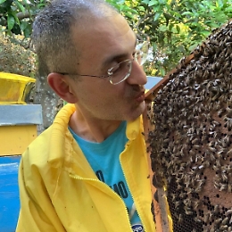 Andrea Licari, il malato di sclerosi multipla diventato il “Signore delle api”