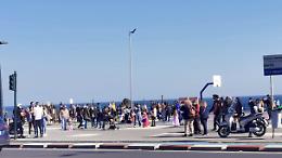 Catania, "assalto" in piazza Nettuno: tutti fuori a passeggio