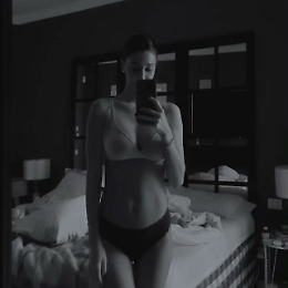 Belen al 4° mese di gravidanza: il pancino diventa subito social