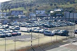 Catania, il parcheggio da 2.700 euro al giorno “rubato” dal 2013 con una firma falsa