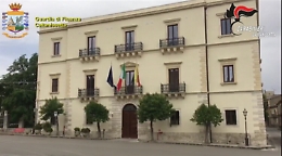 Appalti pubblici in cambio di favori, ex sindaco del Nisseno torna in libertà