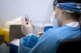 «Entro l'estate il 70% degli europei vaccinato» 
e spunta il "passaporto" per poter viaggiare