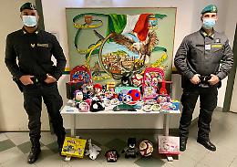 Giocattoli e prodotti elettronici contraffatti in negozio a Palermo