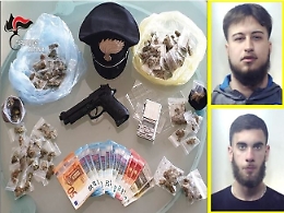 Mascalucia, pusher scovati dai carabinieri subito dopo una "vendita"