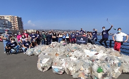 Catania, volontari e Dusty ripuliscono il Lungomare e viale R. Margherita
