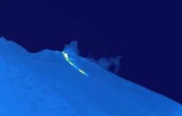 Anche lo Stromboli irrequieto: breve sequenza esplosiva nella notte