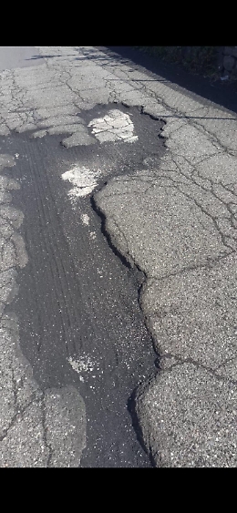 Giarre (Ct): manto stradale totalmente distrutto