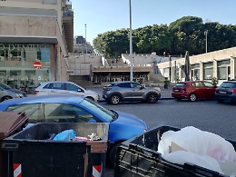 Catania: slargo via Cimarosa: rifiuti in bellavista