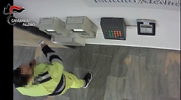 Palermo, "furbetti" del cartellino in ospedale: nove dipendenti indagati