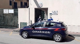 Donna "respinta" aggredisce l'ex amante e la moglie di lui: denunciata