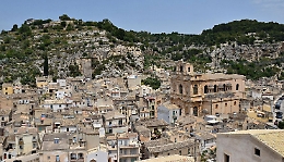 Covid, Scicli verso la zona rossa: intanto chiudono le scuole