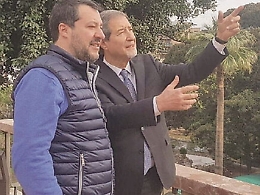 Lo “sbarchino” delle camicie verdi da Tradate a Furci (bacioni a D’Alia)