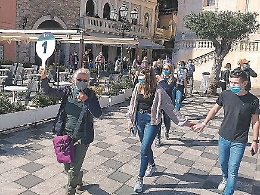 Taormina, dopo tanti mesi riecco i crocieristi: segnale di speranza per il turismo