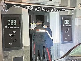 Catania, a mezzanotte tavolata “clandestina” da 10 nel lounge bar