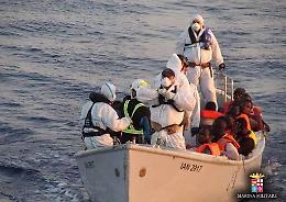 Coronavirus, Borrelli dà l'ok alle navi e alle aree a terra per la quarantena dei migranti