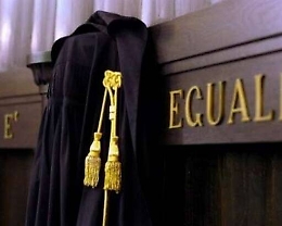 Sesso con studente di 17 anni, assistente scolastico a giudizio