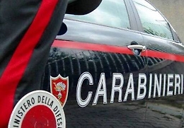 Adrano, arrestato caporal maggiore dell'Esercito: ubriaco stava danneggiando infissi dei vicini