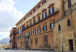 Troppe polemiche per aumento indennità deputati siciliani: FdI frena