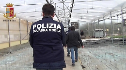 Vittoria, lavoratori sfruttati nelle serre: due imprenditori agricoli denunciati VIDEO
