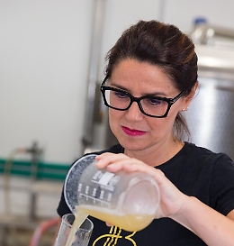 Birre artigianali, Luppolo d'Oro a "Ciaurùsa" creata da mastra birraia-farmacista catanese