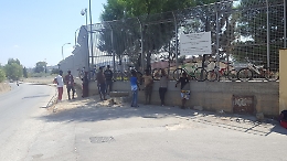 Migranti: muore ospite del Centro di Caltanissetta, scoppia la rivolta