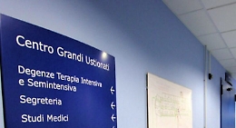 Floridia: uomo si dà fuoco, ricoverato a Catania in gravi condizioni