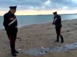 Sotterravano rifiuti edili sotto la sabbia della spiaggia di Licata