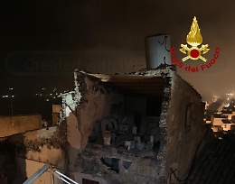 Caltagirone, paura per il crollo di una palazzina disabitata