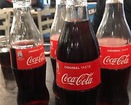 Coca Cola, rischio di filamenti in vetro in alcuni lotti in bottiglia