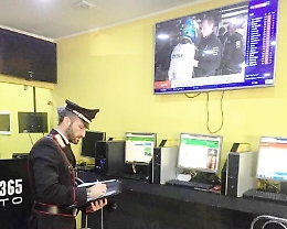 Trasmettevano Sky illegalmente nei loro locali a Catania: 5 denunciati