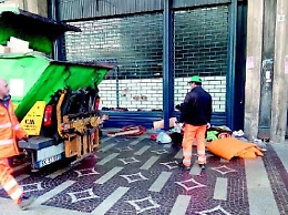 Catania, nuova bonifica sotto i portici "dormitorio" di Corso Sicilia