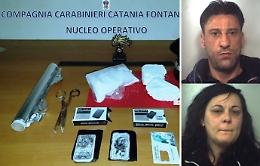Catania: padre, madre e figlio arrestati al Villaggio Sant'Agata con mezzo kg di coca