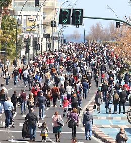 Catania, una domenica primaverile bacia il Lungomare Fest