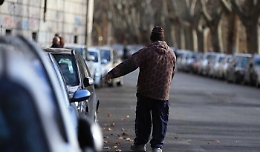 Catania, altri parcheggiatori abusivi nei guai: decisive le segnalazioni