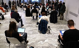 Contatti sociali ridotti al minimo, così il coronavirus cambia gli stili di vita degli italiani