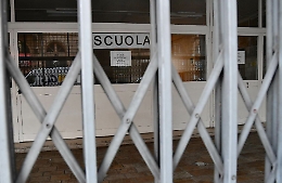 Paternò, il sindaco sfida l'assessore regionale e chiude di nuovo le scuole