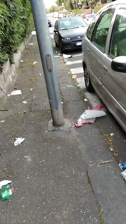 Catania: "Questa è via Barletta, sporca da troppi giorni"