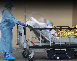 Piazza Armerina, infermiera contagiata al lavoro si affida a un legale: «No alla gogna mediatica»