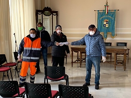 Coronavirus, i buoni pasto degli operatori ecologici ai bisognosi