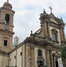 Veglia sui social e Via Crucis dai balconi, Partinico non rinuncia ai riti di Pasqua