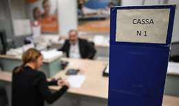 Il M5s: «Sulla cassa integrazione in Sicilia ritardi colossali della Regione»