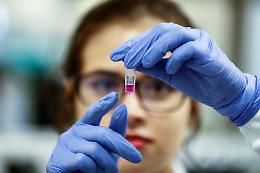 Vaccino anti-coronavirus, l'Italia avvierà in estate i test sull'uomo