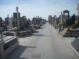 Adrano: "Riapre il cimitero ma la sanificazione a quando?"