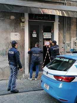 Catania, Bar aperto nonostante i divieti: la Polizia lo chiude