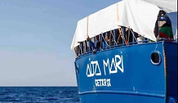 La Aita Mari approda ad Augusta, a bordo ha 50 migranti